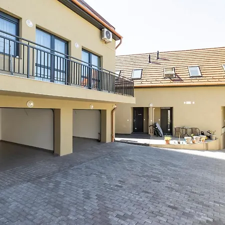 Star Apartman *