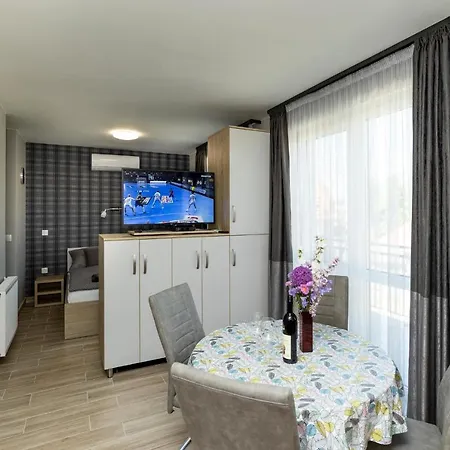 Star Apartment